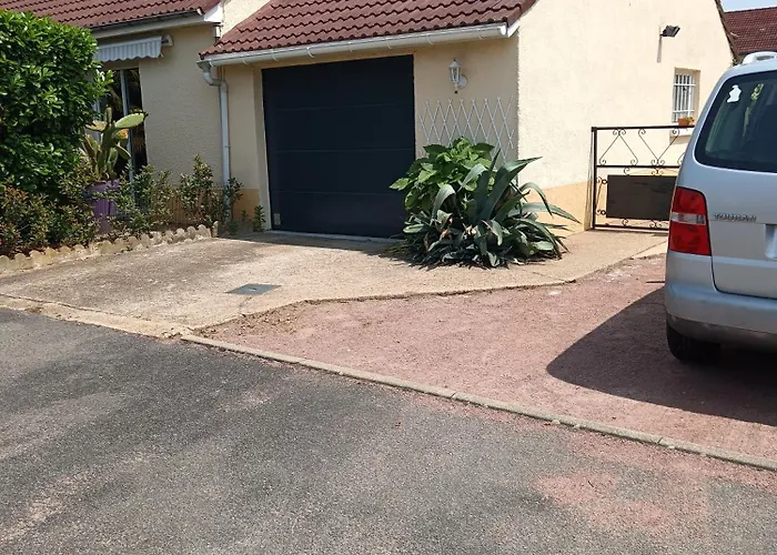 24 Du Mans Bed & Breakfast *